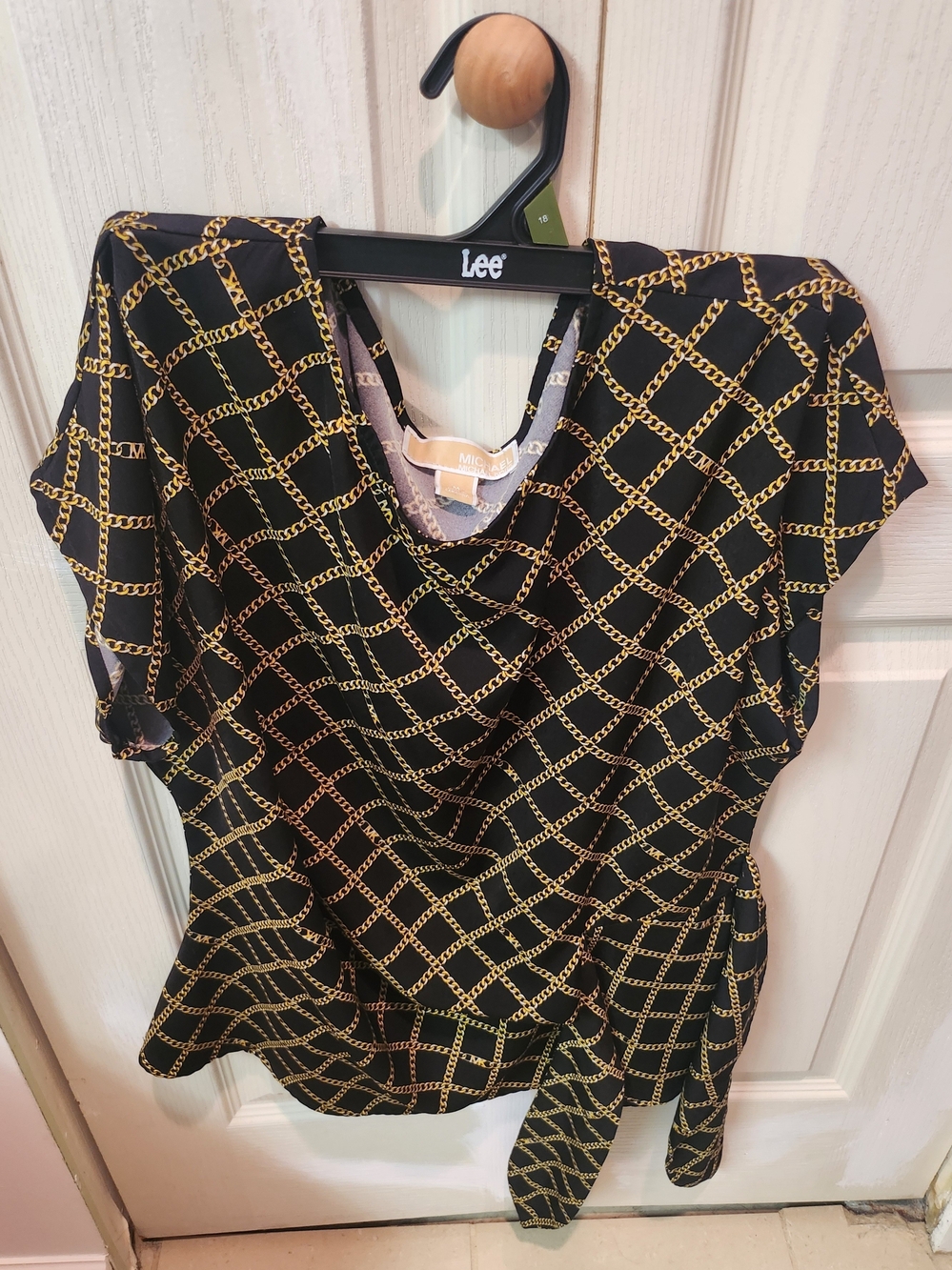 1022. EUC Chic Black & Gold Chain-Print Top